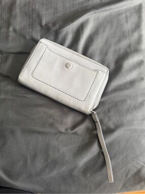 Marc Jacobs White Leather Zip Wristlet Wallet